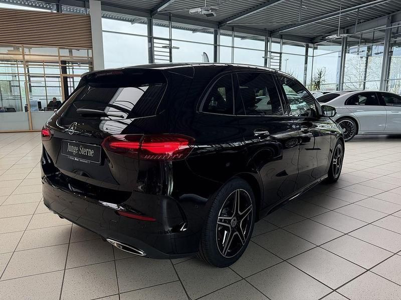 Gebraucht Mercedes B180 Premium 136 PS (100 kW) 2026 Schwarz Kleinwagen