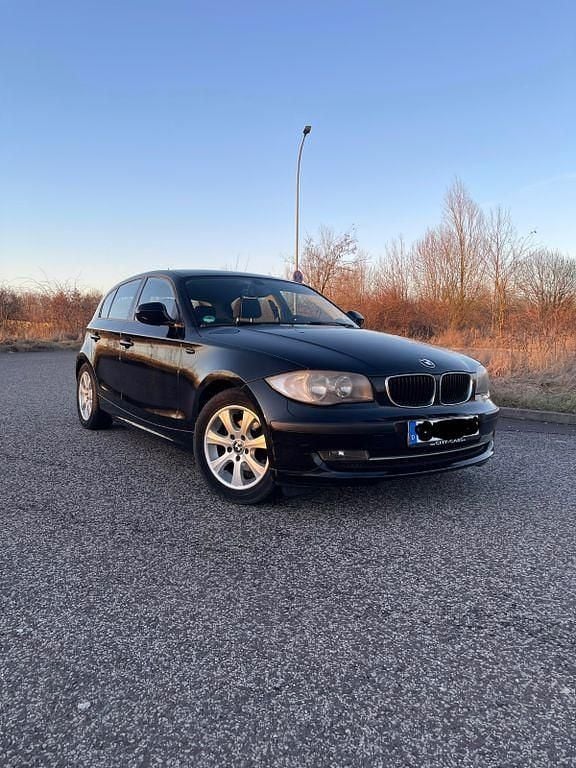 Gebraucht BMW 116 122 PS (89 kW) 2010 Schwarz Kleinwagen
