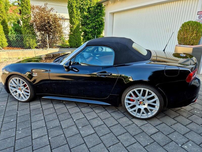 Schwarz Gebraucht 2018 Fiat 124 Lusso Cabrio | 18.650 € - Bild 1/4