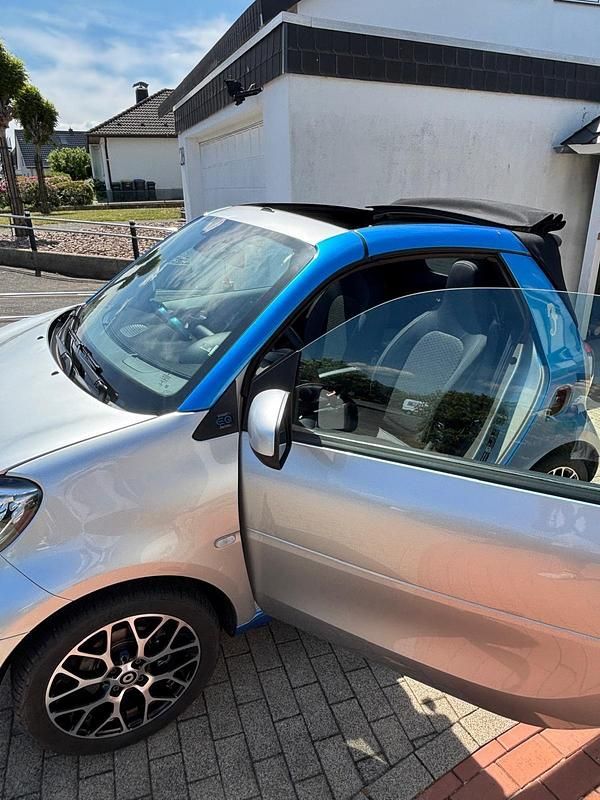 Silber Gebraucht 2020 Smart ForTwo Electric Drive Cabrio | 9.900 € (Guter Preis) - Bild 1/4
