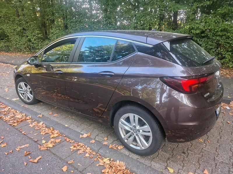 Braun Gebraucht 2016 Opel Astra Excellence Kleinwagen | 10.200 € (Fairer Preis) - Bild 1/4