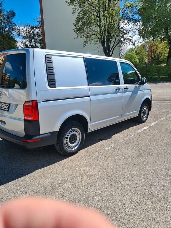Gebraucht VW Transporter 150 PS (110 kW) 2018 Silber Van