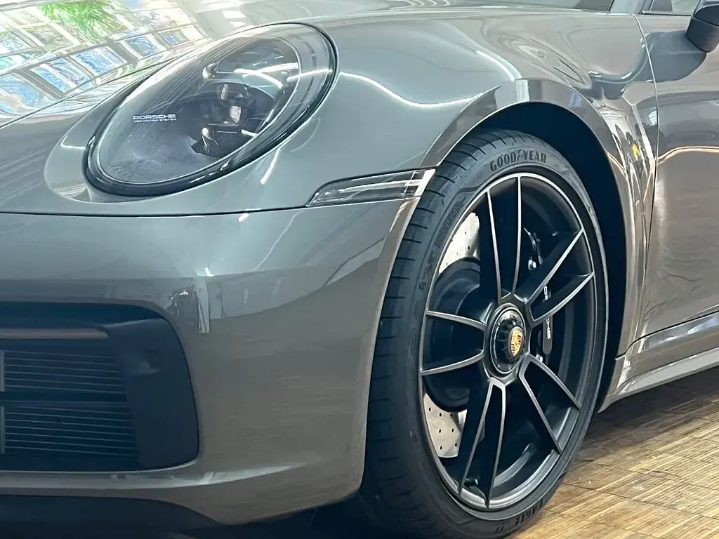 Gebraucht Porsche 992 480 PS (353 kW) 2025 Grau Cabrio