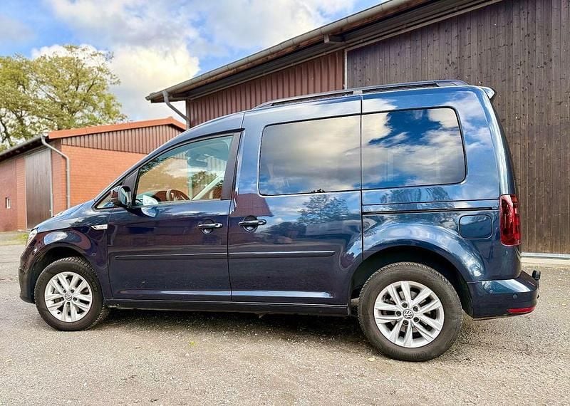 Blau Gebraucht 2019 VW Caddy Comfortline Van / Kleinbus | 22.450 € (Teuer) - Bild 1/4