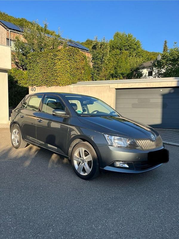 Grau Gebraucht 2018 Skoda Fabia Style Kleinwagen | 6.600 € (Fairer Preis) - Bild 1/4