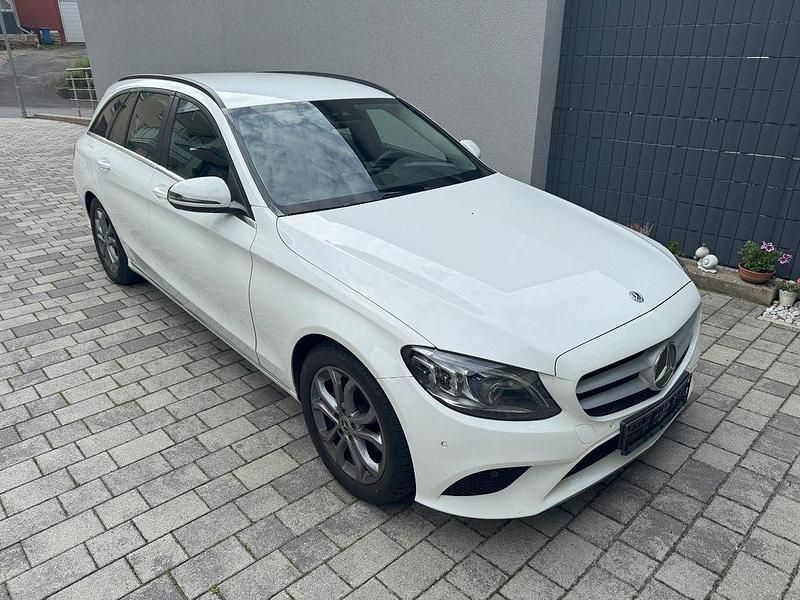 Weiß Gebraucht 2020 Mercedes C200 Kombi | 12.890 € (Guter Preis) - Bild 1/4