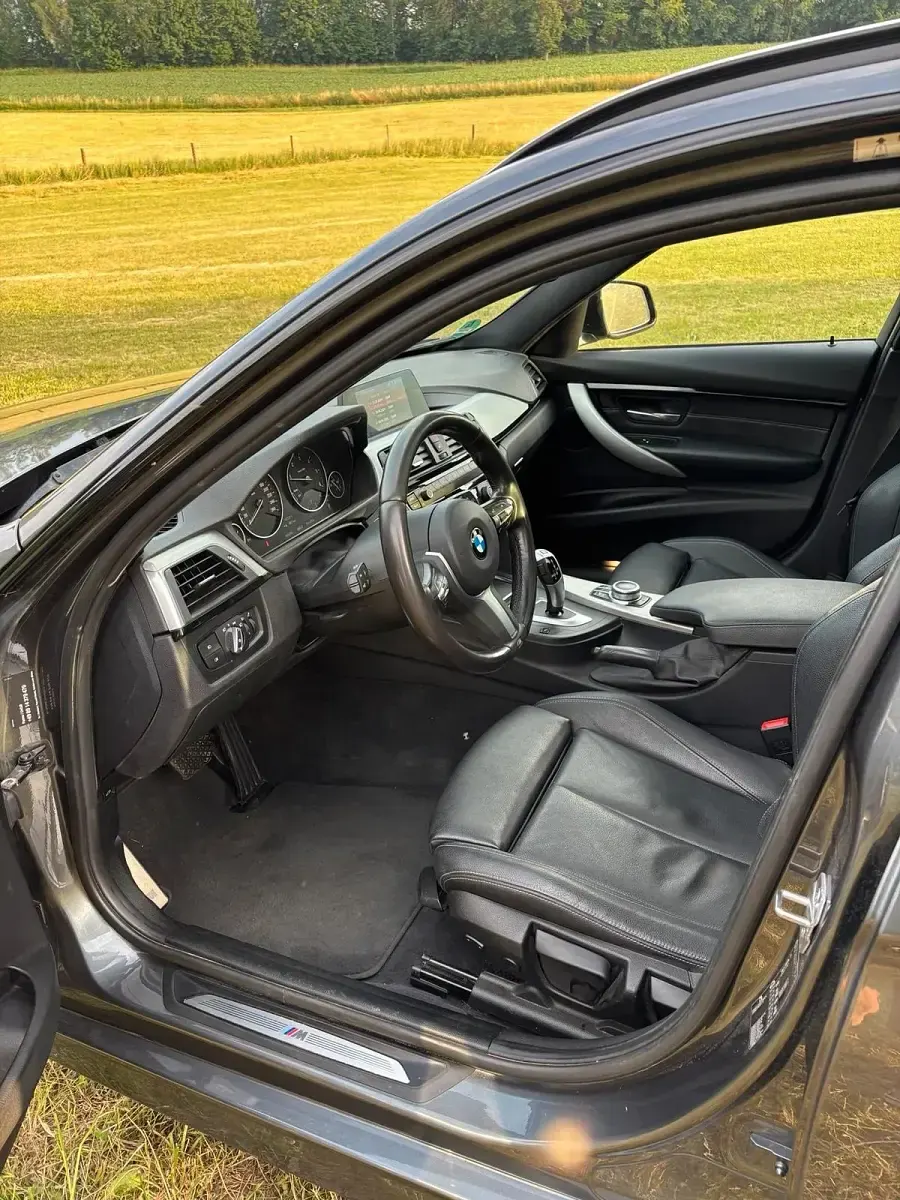 Gebraucht BMW 318 Shadowline 150 PS (110 kW) 2019 Grau Kombi