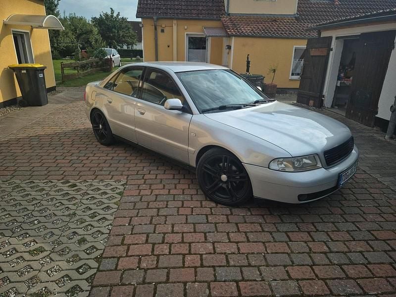 Silber Gebraucht 1998 Audi A4 Limousine | 1.800 € (Fairer Preis) - Bild 1/4