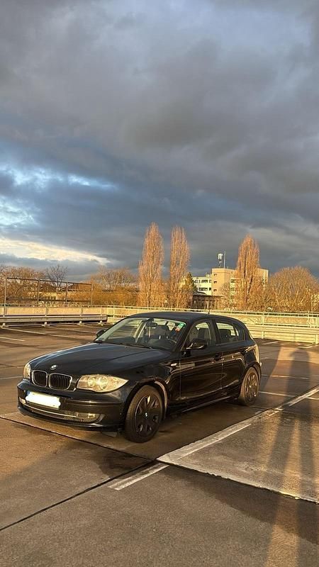 Gebraucht BMW 118 140 PS (102 kW) 2009 Schwarz Kleinwagen