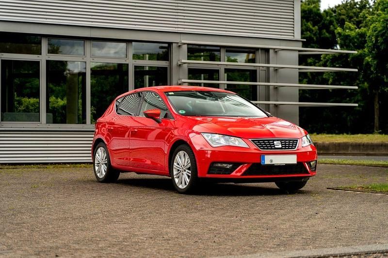 Rot Gebraucht 2020 Seat Leon XCELLENCE Limousine | 13.700 € (Superpreis) - Bild 1/4
