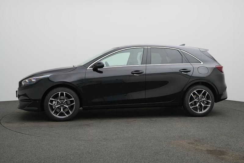 Gebraucht Kia Ceed 140 PS (102 kW) 2025 Zilinaschwarz metall Kleinwagen