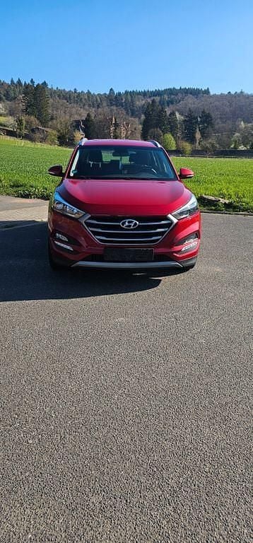 Rot Gebraucht 2018 Hyundai Tucson Trend SUV | 16.900 € (Guter Preis) - Bild 1/4