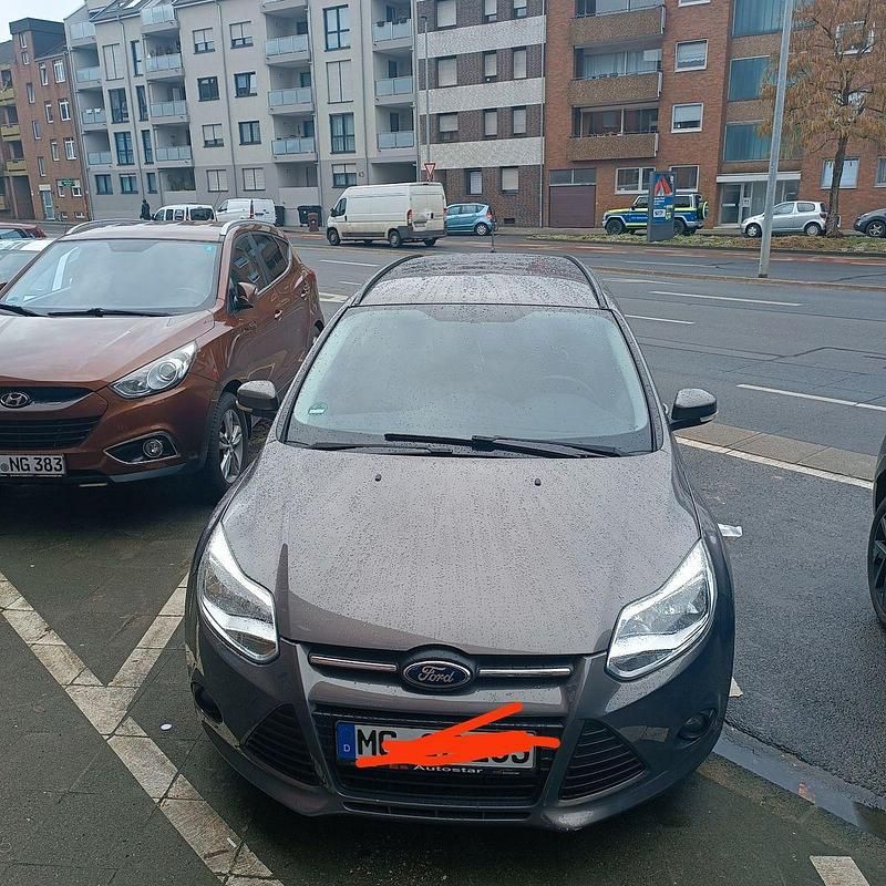 Gebraucht Ford Focus Trend 125 PS (91 kW) 2014 Schwarz Kombi