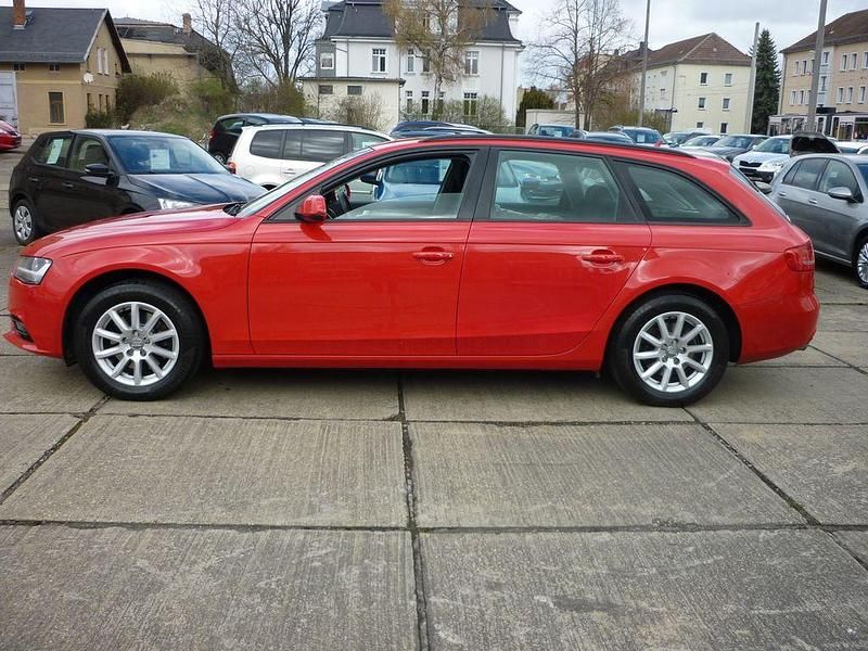 Gebraucht Audi A4 Ambiente 150 PS (110 kW) 2014 Rot Kombi