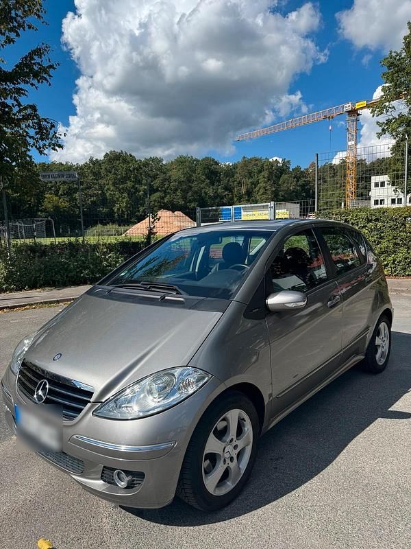 Grau Gebraucht 2005 Mercedes A150 Avantgarde Limousine | 2.699 € (Etwas zu teuer) - Bild 1/4