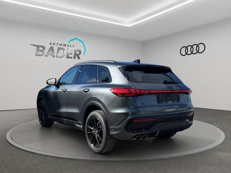 Neu Audi Q5 Sport 204 PS (150 kW) 2025 Grau SUV