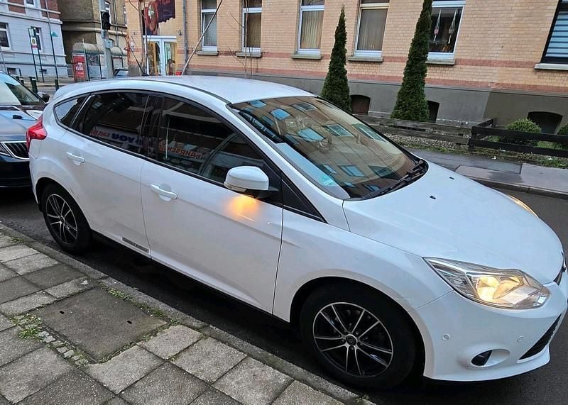Usata Ford Focus 125 CV (91 kW) 2013 Bianco Utilitaria