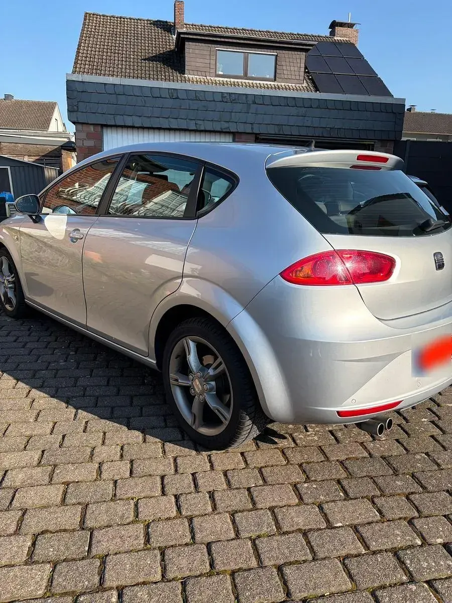 Second-hand Seat Leon 105 CP (77 kW) 2010 Argintiu Hatchback