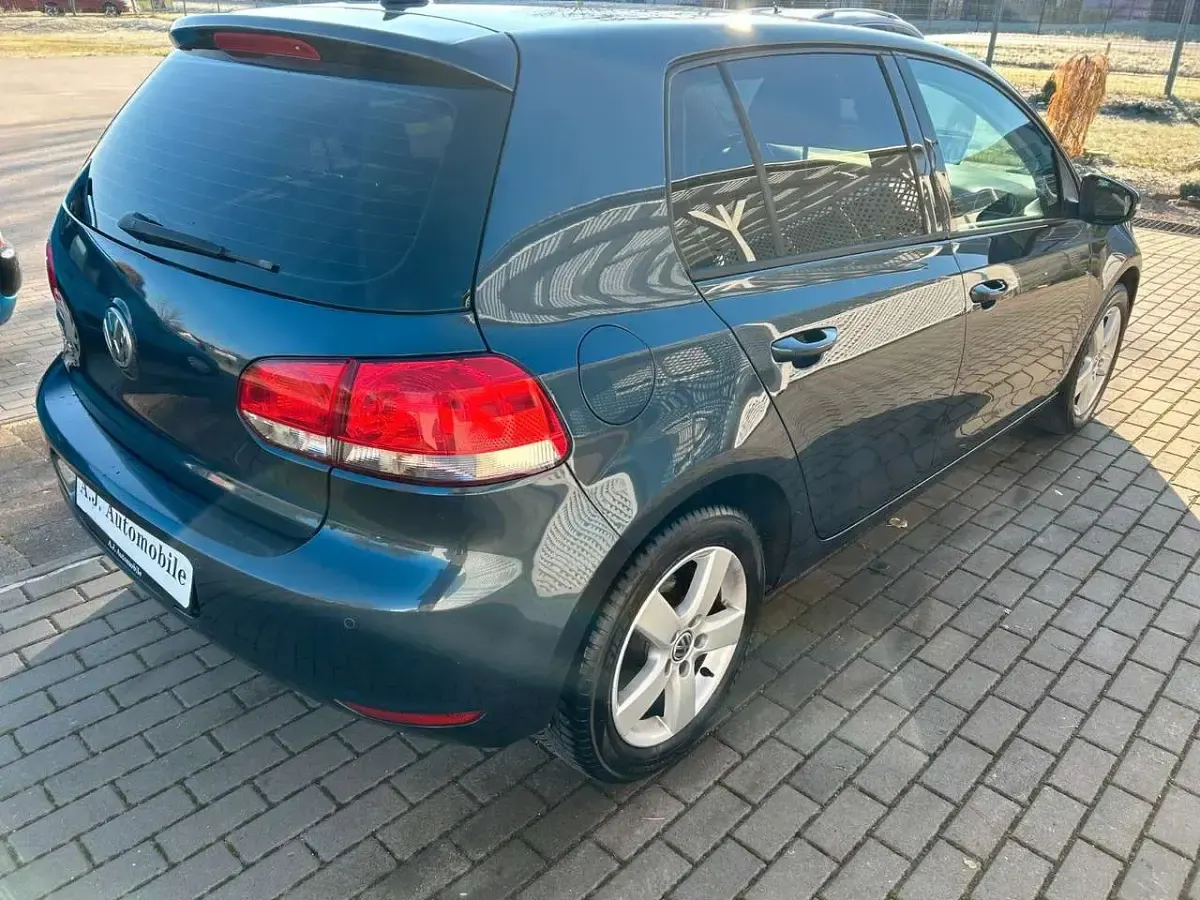 Gebraucht VW Golf VI Comfortline 105 PS (77 kW) 2010 Blau Kleinwagen