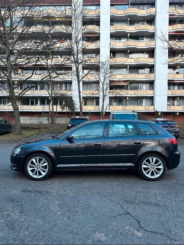 Gebraucht Audi A3 Design 125 PS (91 kW) 2011 Grau Kleinwagen