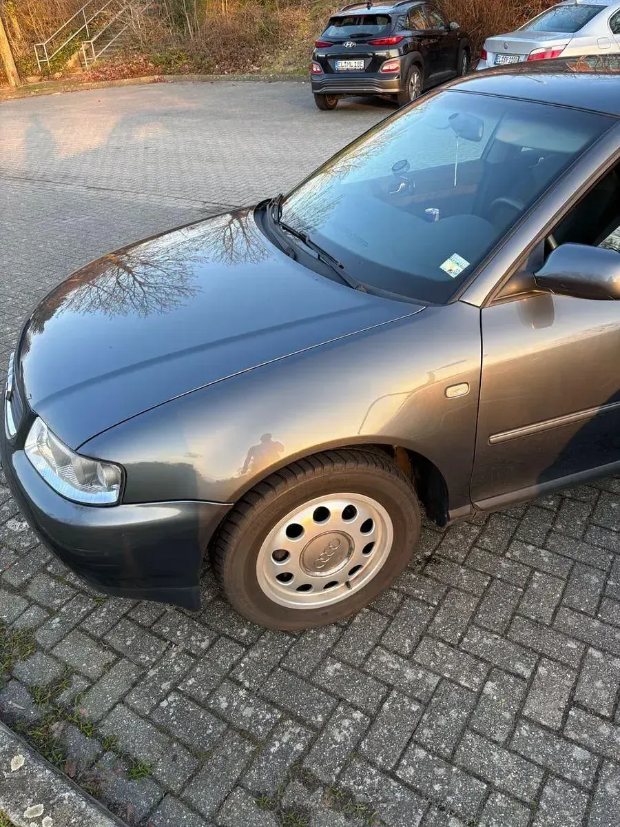 Używany Audi A3 Attraction 102 KM (75 kW) 2002 Szary Hatchback