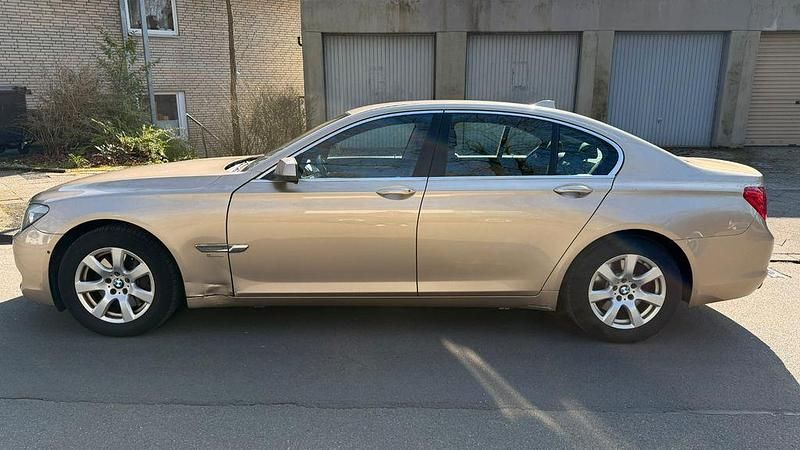 Gebraucht BMW 730 245 PS (180 kW) 2009 Gelb Limousine