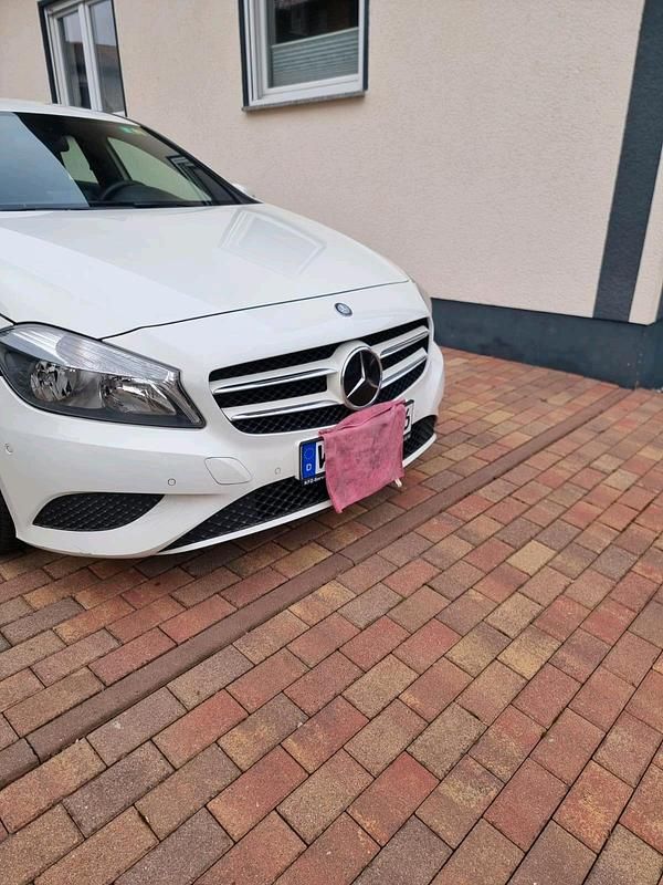Gebraucht Mercedes A180 122 PS (89 kW) 2013 Weiß Kleinwagen