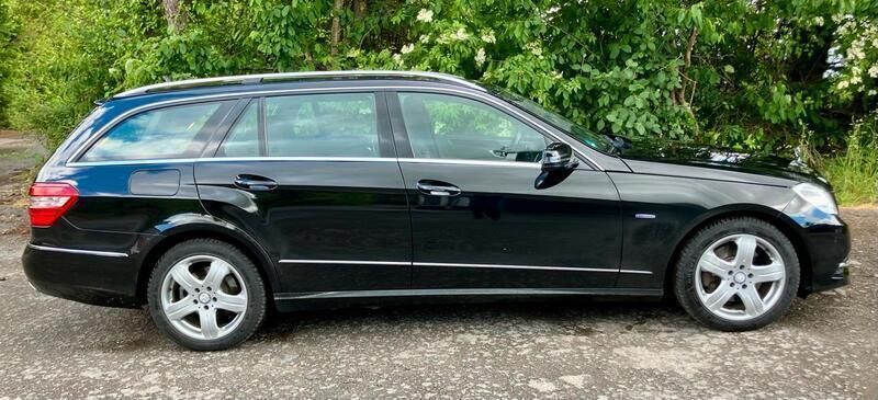 Schwarz Gebraucht 2012 Mercedes E350 Avantgarde Kombi | 9.500 € (Fairer Preis) - Bild 1/4