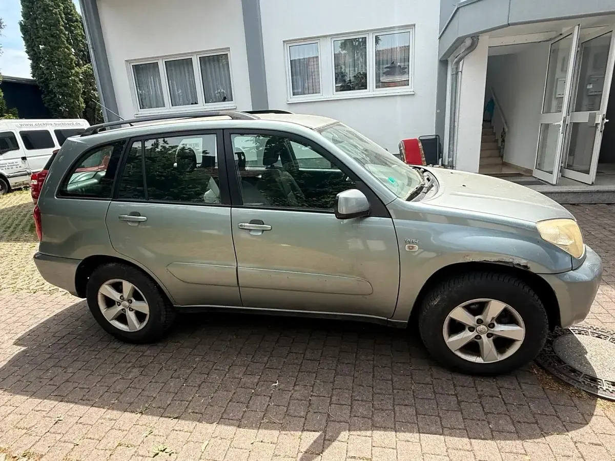 Gebraucht Toyota RAV4 150 PS (110 kW) 2005 Grau SUV