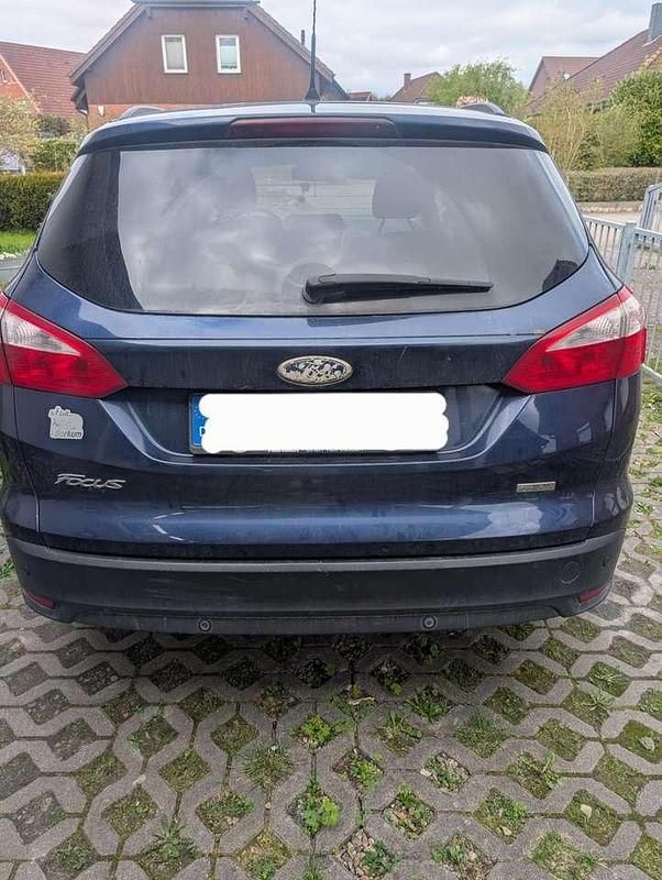 Usado Ford Focus Trend 105 CV (77 kW) 2013 Azul Familiar