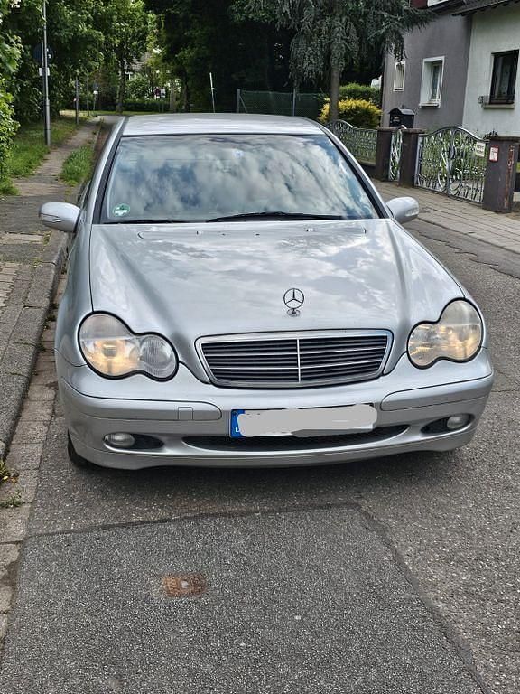Silber Gebraucht 2002 Mercedes C180 Elegance Limousine | 1.850 € (Superpreis) - Bild 1/4