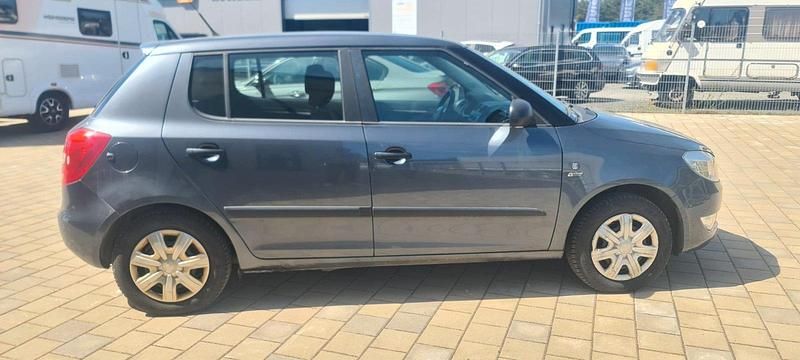 Usata Skoda Fabia 85 CV (62 kW) 2011 Argento Berlina
