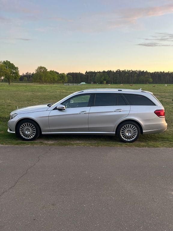 Gebraucht Mercedes E220 170 PS (125 kW) 2014 Silber Limousine