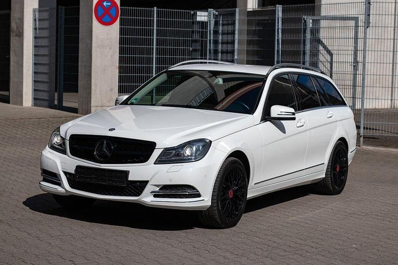 Gebraucht Mercedes C180 156 PS (114 kW) 2013 Weiß Limousine