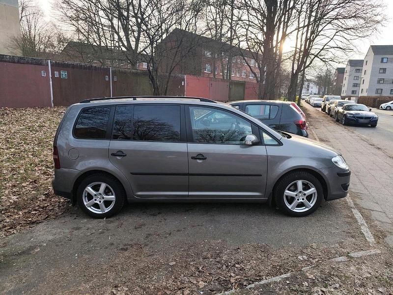 Gebraucht VW Touran 105 PS (77 kW) 2008 Grau Van / Kleinbus