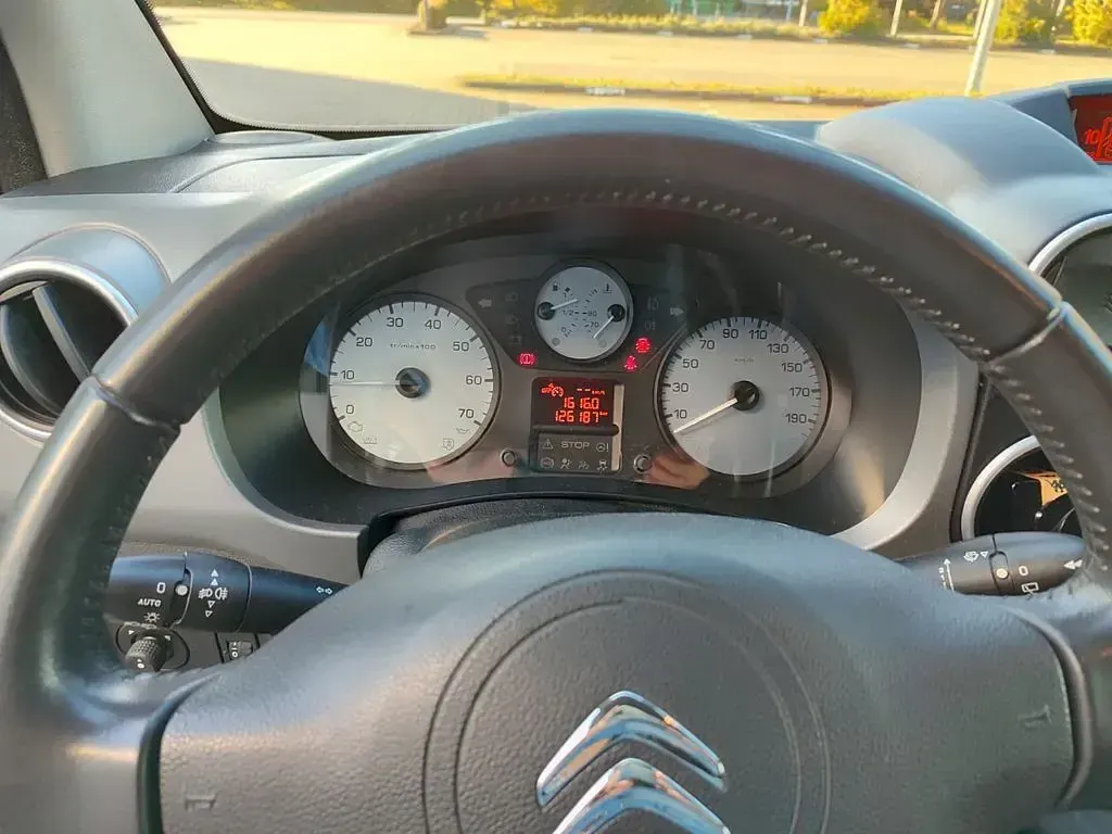 Gebraucht Citroën Berlingo Feel 99 PS (72 kW) 2015 Weiß Van / Kleinbus