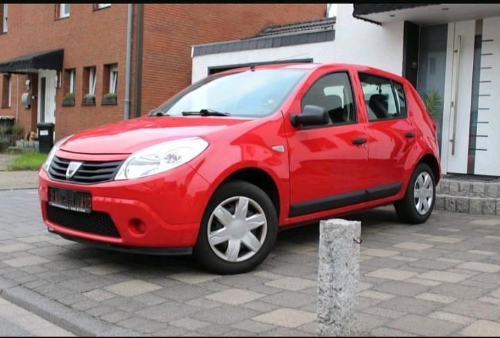 Rot Gebraucht 2009 Dacia Sandero Kleinwagen | 2.490 € - Bild 1/4