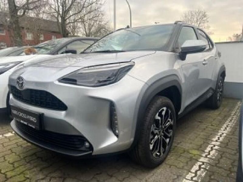 Grau Gebraucht 2025 Toyota Yaris Cross SUV | 30.950 € (Etwas zu teuer) - Bild 1/4