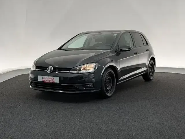 Gebraucht VW Golf VII Trendline 116 PS (85 kW) 2019 Grau Limousine