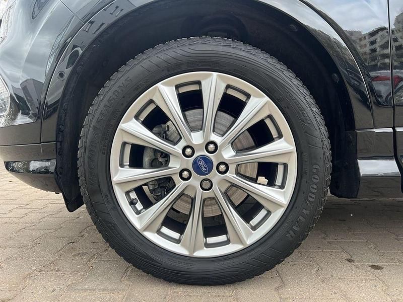 Usado Ford Kuga Vignale 230 HP (169 kW) 2019 Preto SUV
