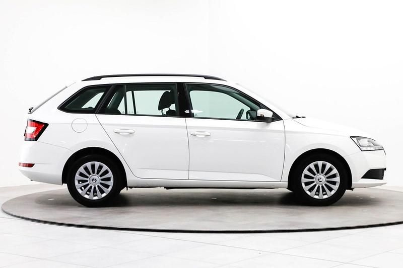 Gebraucht Skoda Fabia Ambition 95 PS (69 kW) 2022 Candyweiß Kleinwagen