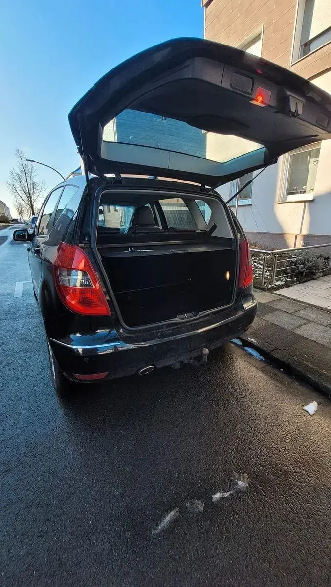 Gebraucht Mercedes A180 Avantgarde 116 PS (85 kW) 2010 Schwarz Van / Kleinbus