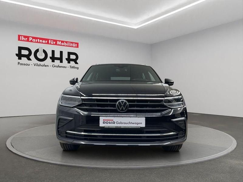 Gebraucht VW Tiguan Active 150 PS (110 kW) 2023 Deep black perleffekt SUV
