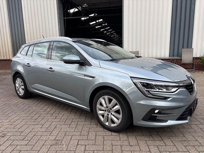 Grau Gebraucht 2021 Renault Mégane IV Business Limousine | 10.591 € (Guter Preis) - Bild 1/4
