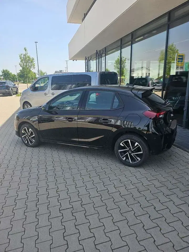 Neu Opel Corsa 101 PS (74 kW) 2025 Lackierung schwarz perla nera/ Kleinwagen