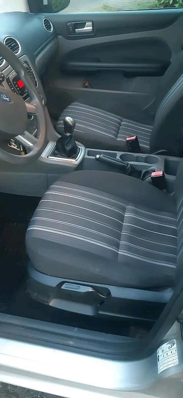 Gebraucht Ford Focus 116 PS (85 kW) 2009 Silber Kombi