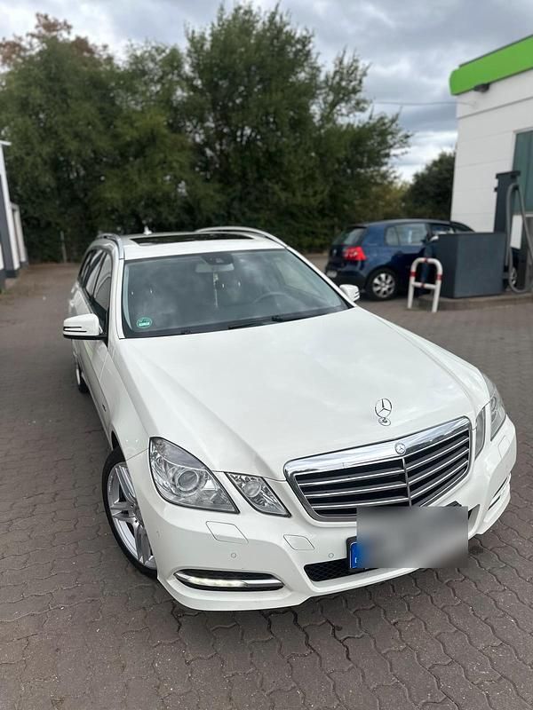 Weiß Gebraucht 2011 Mercedes E350 Kombi | 9.500 € (Fairer Preis) - Bild 1/4
