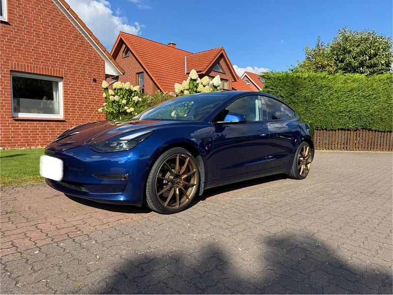 Blau Gebraucht 2021 Tesla Model 3 Performance Limousine | 29.999 € (Fairer Preis) - Bild 1/4