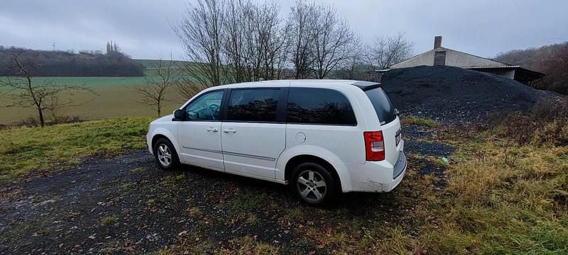Weiß Gebraucht 2007 Dodge Grand Caravan Van / Kleinbus | 7.259 € - Bild 1/4