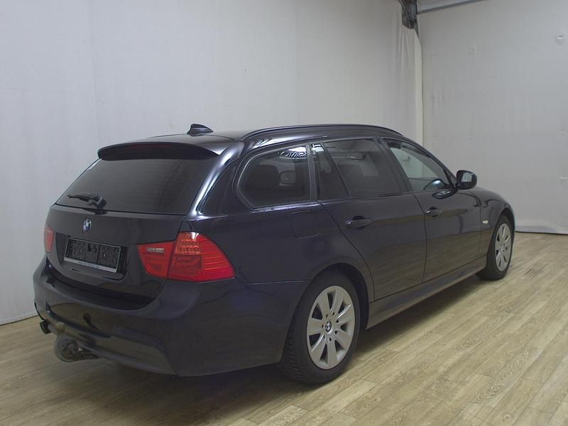Gebraucht BMW 320 M Sport 184 PS (135 kW) 2011 Sonderlackierung Kombi
